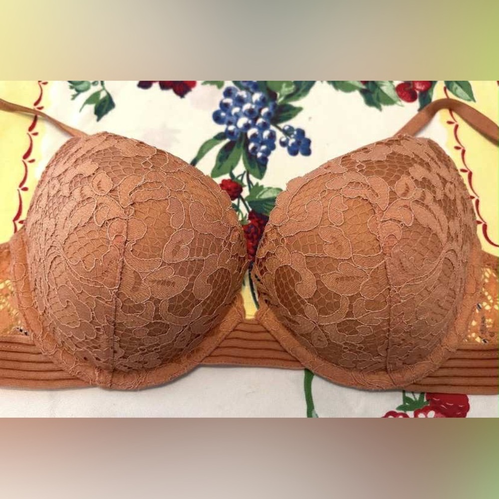 Victoria Secret Lace Underwire Bra in Tan